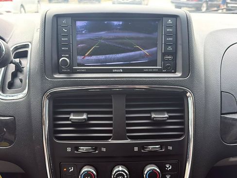 Used 2018 Dodge Grand Caravan SE w/ UConnect Hands-Free Group FWD image 38