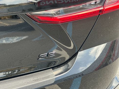 New 2026 Toyota Camry Hybrid FWD image 23