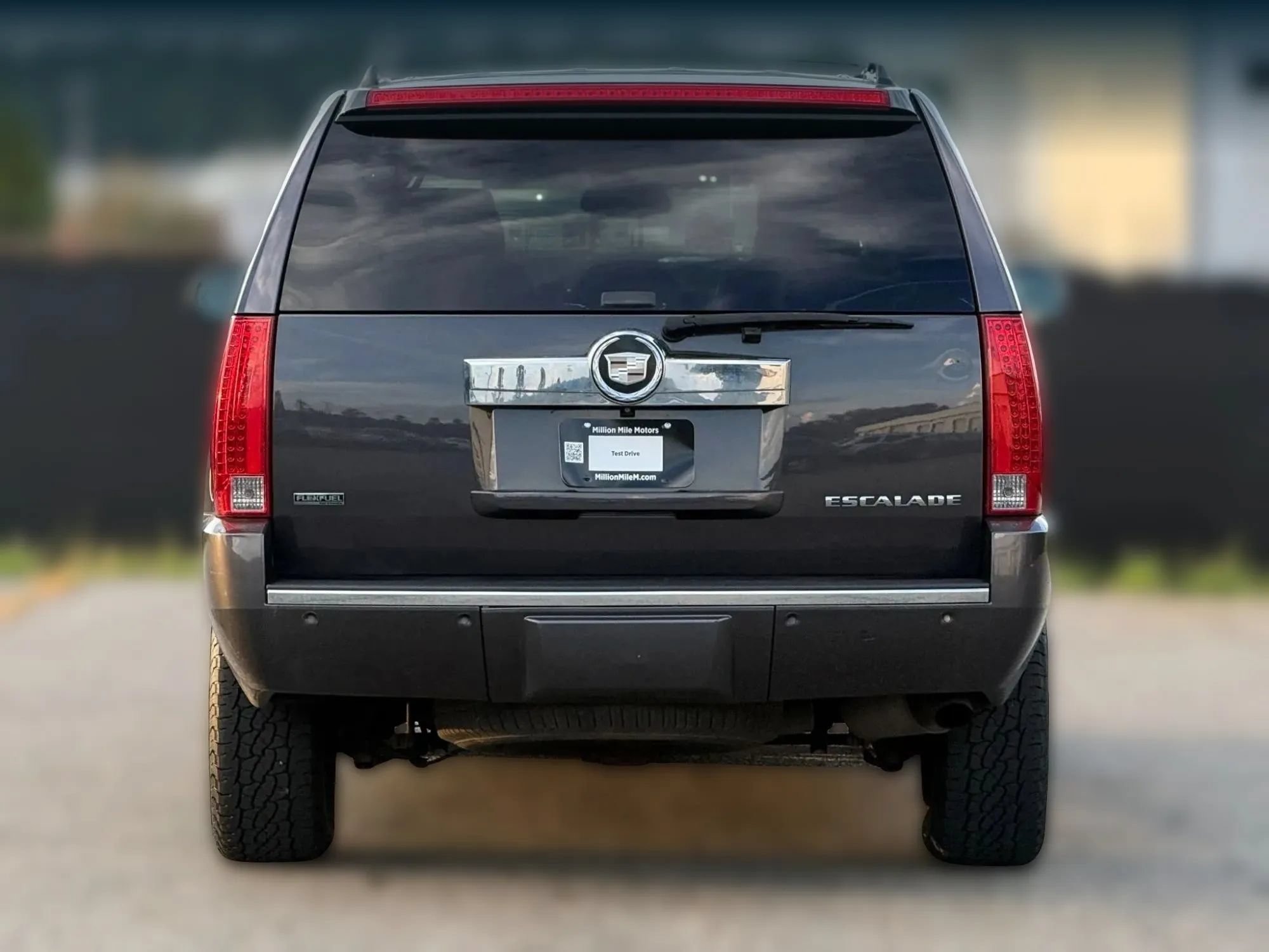 Used 2010 Cadillac Escalade AWD image 4