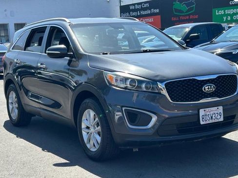Used 2018 Kia Sorento FWD image 3