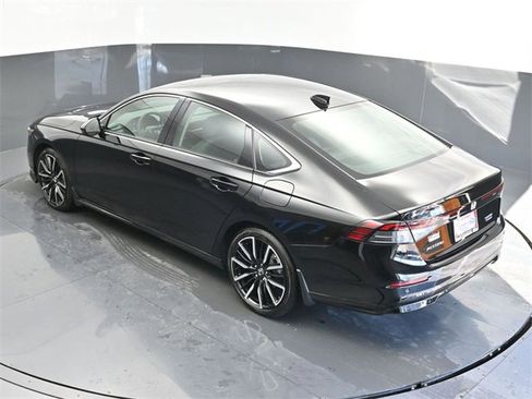 Certified 2025 Honda Accord Touring image 30