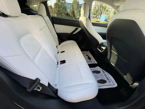 Used 2023 Tesla Model Y Performance AWD/4WD image 12