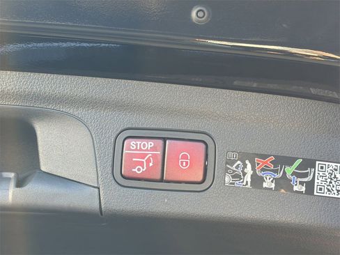 Certified 2025 Mercedes-Benz GLE 350 4MATIC image 22