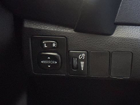 Used 2017 Toyota Corolla LE w/ Carpet Mat Package (TMS) FWD image 30