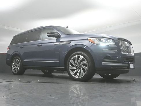 Certified 2023 Lincoln Navigator Reserve AWD/4WD image 38