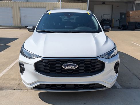 Used 2023 Ford Escape ST-Line image 2