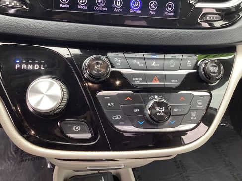 Used 2017 Chrysler Pacifica Touring-L Plus w/ Advanced Safetytec Group image 24