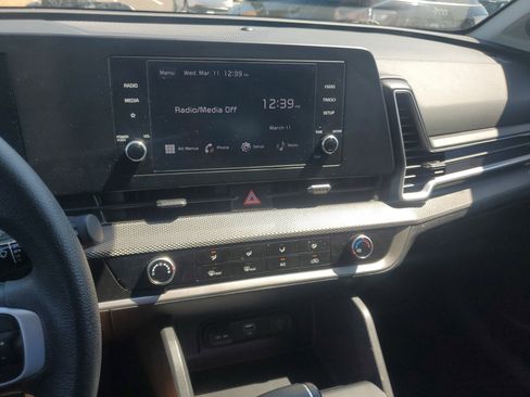 Used 2025 Kia Sportage LX image 18