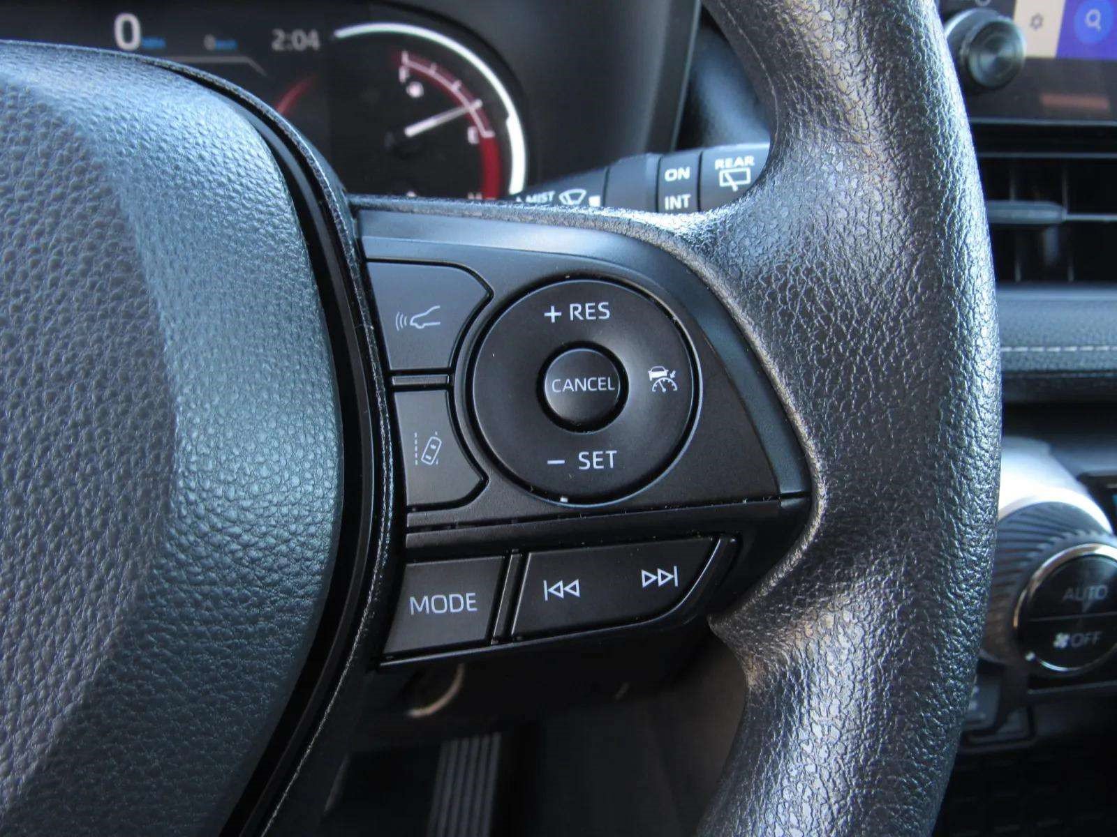Used 2025 Toyota RAV4 XLE FWD image 24