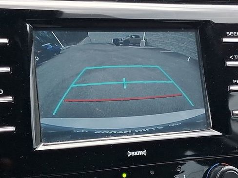 Used 2020 Toyota Camry LE image 18