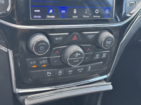 Used 2020 Jeep Grand Cherokee Limited w/ Luxury Group II image 25