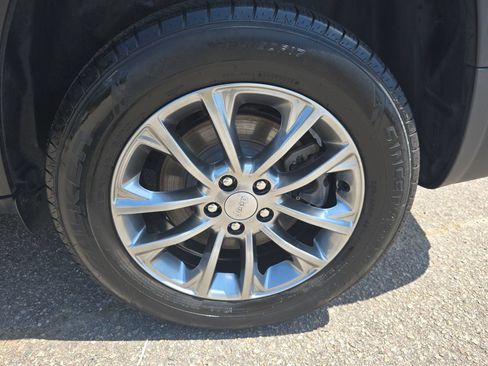 Used 2021 Jeep Cherokee Latitude Lux FWD image 31