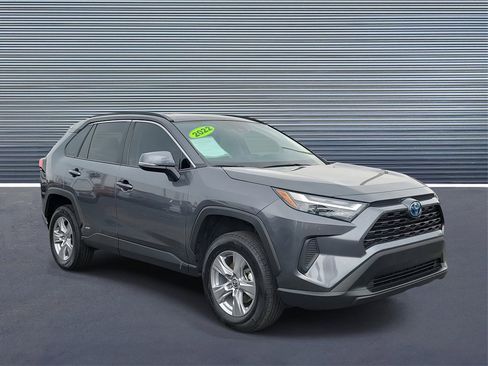 Used 2022 Toyota RAV4 XLE image 2