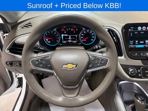 Used 2017 Chevrolet Malibu LT image 14