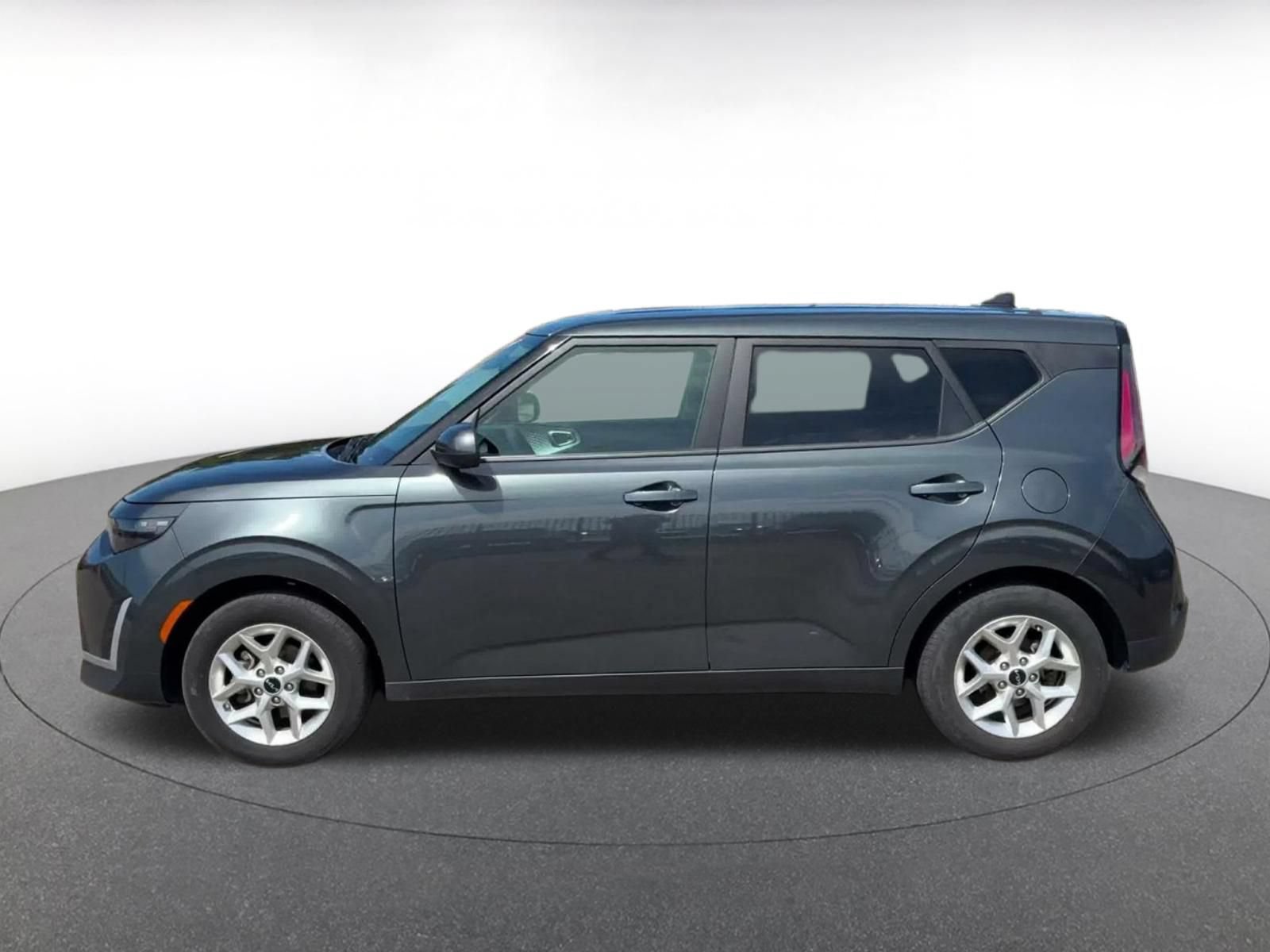 Used 2025 Kia Soul LX w/ LX Technology Package FWD image 8