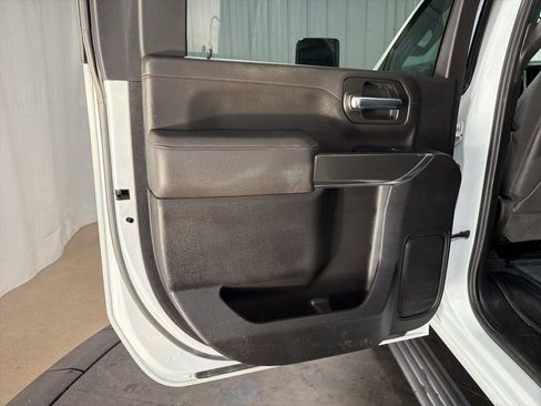 Used 2022 GMC Sierra 3500 AT4 w/ AT4 Preferred Package image 18