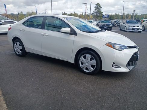 Used 2017 Toyota Corolla LE w/ LE Eco Premium Package FWD image 8