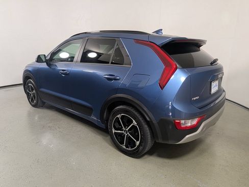 Used 2023 Kia Niro EX FWD image 5