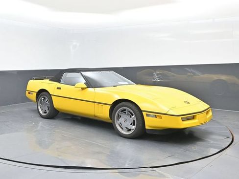 Used 1990 Chevrolet Corvette Convertible RWD image 2