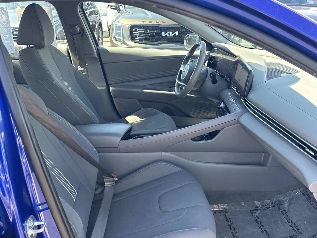 Used 2023 Hyundai Elantra SEL w/ Convenience Package FWD image 35