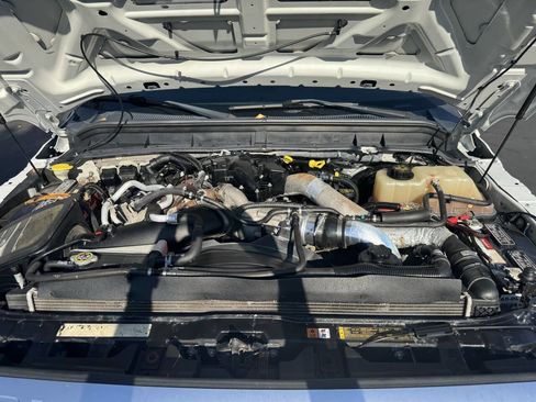 Used 2015 Ford F250 Platinum w/ FX4 Off-Road Package image 32