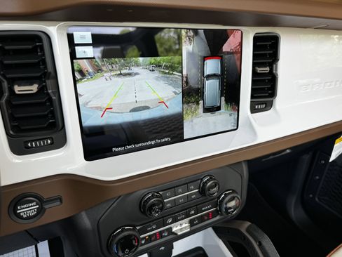 Used 2024 Ford Bronco Outer Banks image 36