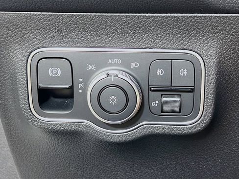 New 2026 Mercedes-Benz GLB 250 4MATIC image 11