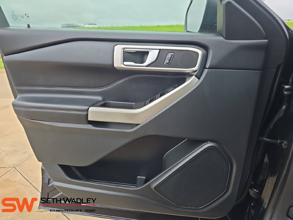 Used 2021 Ford Explorer XLT w/ Equipment Group 202A AWD/4WD image 28