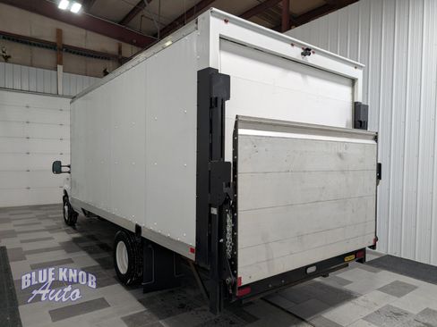 Used 2024 Ford E-350 and Econoline 350 Super Duty image 2