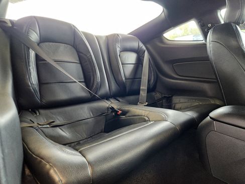 Used 2018 Ford Mustang Coupe RWD image 4