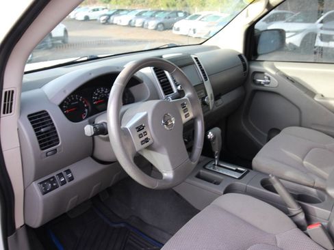 Used 2019 Nissan Frontier SV image 11