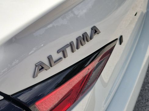 Used 2025 Nissan Altima 2.5 SV FWD image 6