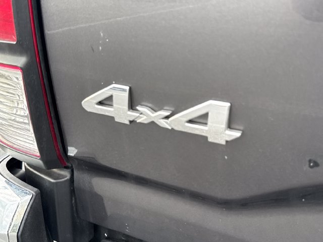 Used 2017 Toyota Tacoma SR5 w/ Tow Package AWD/4WD image 21