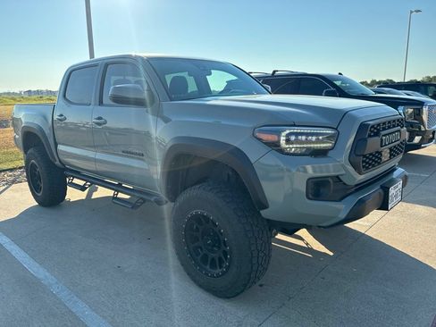Used 2023 Toyota Tacoma TRD Off-Road w/ Technology Package AWD/4WD image 1