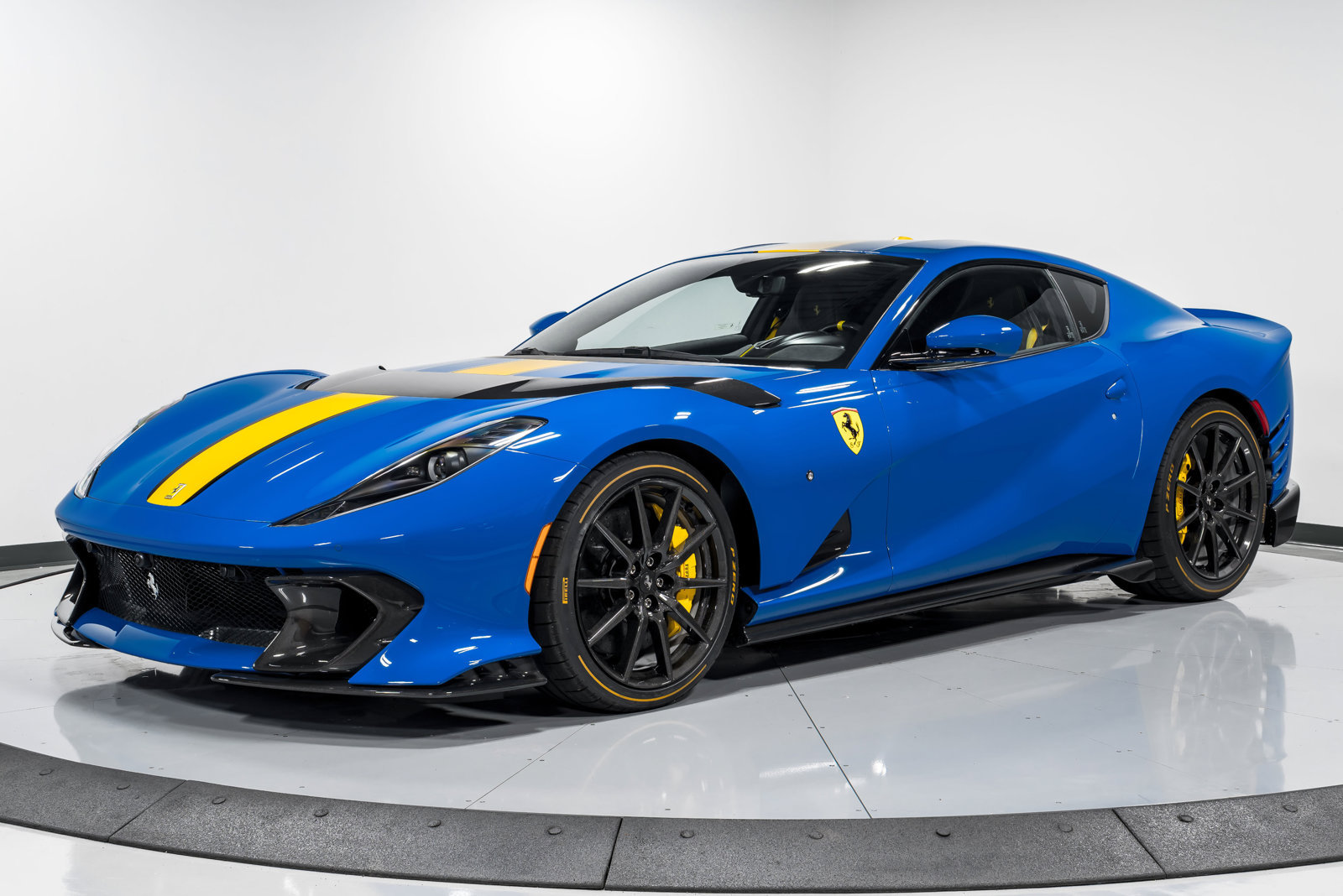 Used 2022 Ferrari 812 Competizione RWD image 4