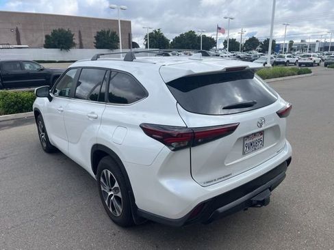 Used 2025 Toyota Highlander XLE image 7