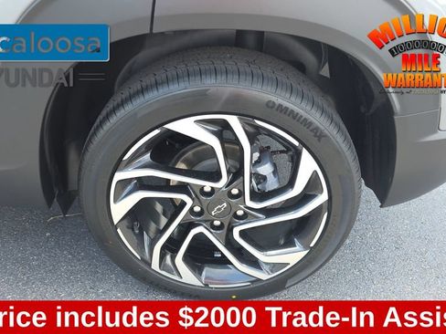 Used 2025 Chevrolet TrailBlazer RS w/ Convenience Package FWD image 11