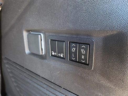 Used 2021 GMC Yukon SLT w/ SLT Luxury Plus Package image 9