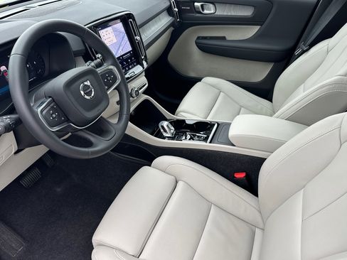 Used 2026 Volvo XC40 B5 Plus w/ Climate Package image 10