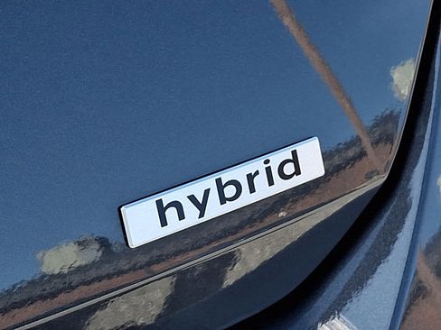 Used 2025 Hyundai Elantra Limited FWD image 31