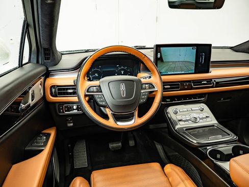 Used 2023 Lincoln Nautilus Black Label w/ Class II Trailer Tow Package AWD/4WD image 32