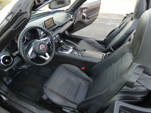 Used 2017 FIAT 124 Spider Lusso image 33