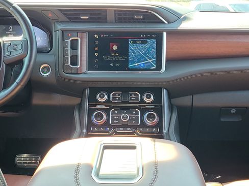 Used 2024 GMC Yukon Denali Ultimate AWD/4WD image 17