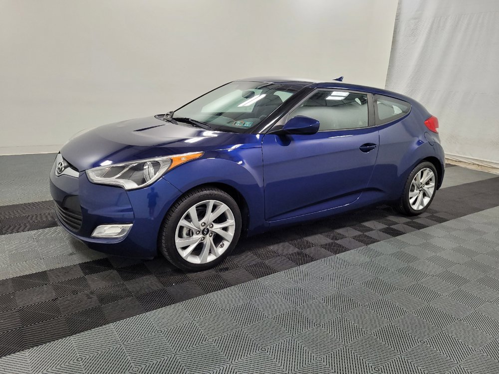 Used 2017 Hyundai Veloster FWD image 2