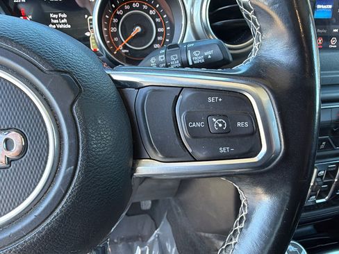 Used 2020 Jeep Wrangler Unlimited Sahara image 27