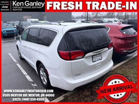 Used 2017 Chrysler Pacifica Touring-L Plus image 8