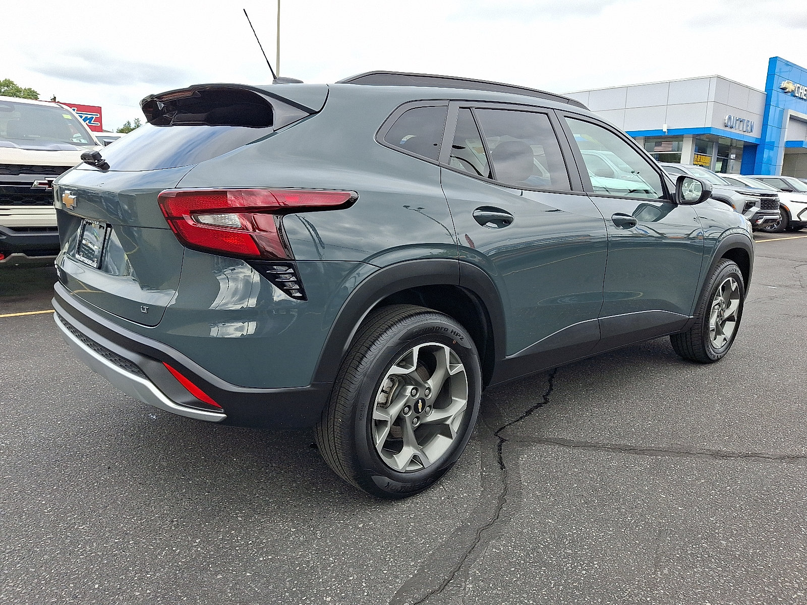 Used 2025 Chevrolet Trax LT FWD image 5