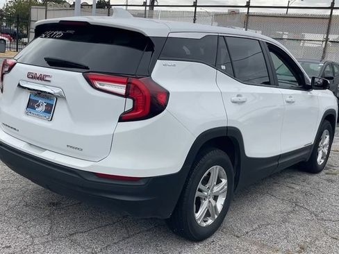 Used 2024 GMC Terrain SLE image 25