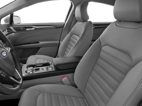 Used 2017 Ford Fusion SE FWD image 12