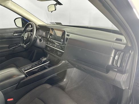 Used 2022 Nissan Pathfinder SV w/ SV Premium Package image 32